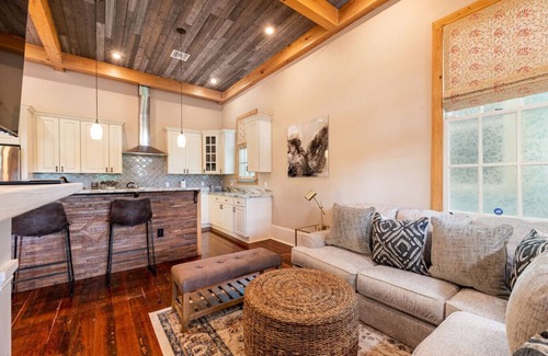Irish Channel House | "Life of Riley" 3bd/3ba Irish Channel Home!