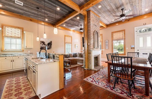 Irish Channel House | "Life of Riley" 3bd/3ba Irish Channel Home!