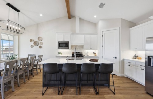 Graford House | Life's A Hoot | Dock and Hot Tub! Close to Rocker B.