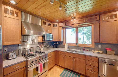 St. Joseph House | Lift Bridge Hideaway - A Unique River Bluff Home