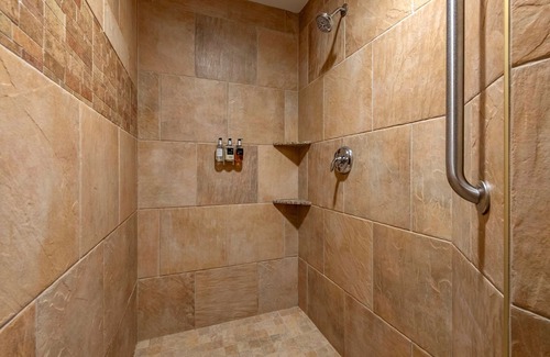 Canal Park Hotel | Lift Bridge Lodge, an Ascend Collection Hotel