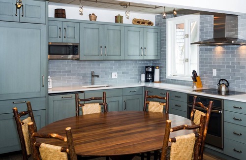 Aspen Condo | Lift One - Stunning top floor remodeled three-bedroom