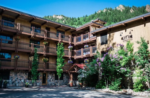 Aspen Condo | Lift One - Stunning top floor remodeled three-bedroom