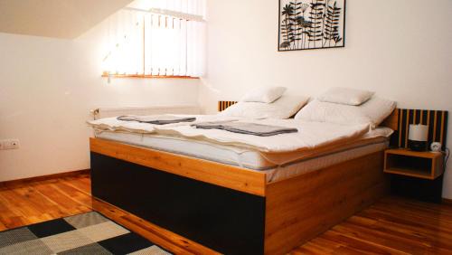 Pusztaszabolcs Apartment | Liget Apartman