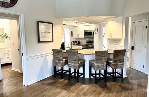 Trailer Estates Condo | Light and Airy Shorewalk Condo - beautifully renovated with open floorplan!