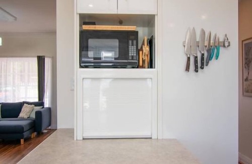 Albany House | Light and bright 3 bedroom house with harbour views