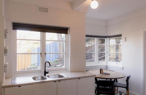 Trevallyn Apartment | Light and Bright Trevallyn Stay with River Views