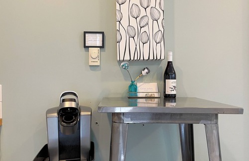 University District Apartment | Light and bright, University District Studio Apartment.fantastic location!