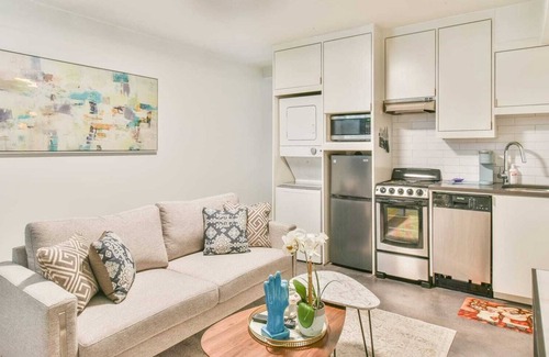 Virginia Highland Apartment | 💚Light and Modern Hideaway in Midtown Atlanta💚