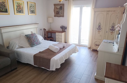 Cuevas Del Almanzora Hotel | LIGHT BRIGHT TRIPLE ROOM
