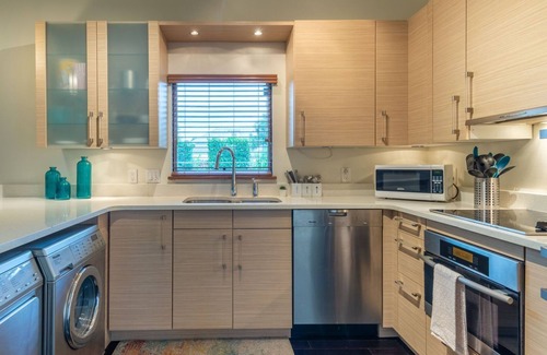 Winter Park Apartment | Light, Bright and Full of Delight! 2 Blocks to Park Ave