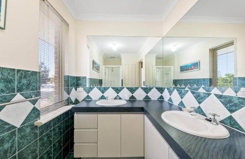 Falcon House | Light & bright Falcon Bay family holiday escape