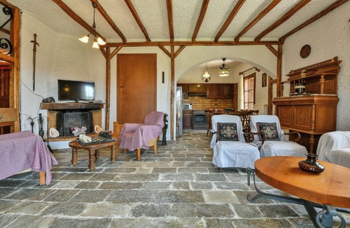 Anavyssos Apartment | Light-filled 2BD home with Garden near the Beach