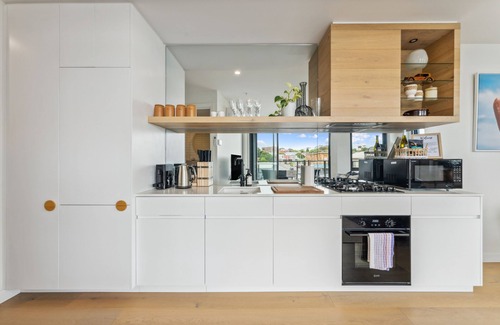 Flemington Apartment | Light-Filled 2BR Apt nw/Balcony + Free Parking - near CBD & Cafes