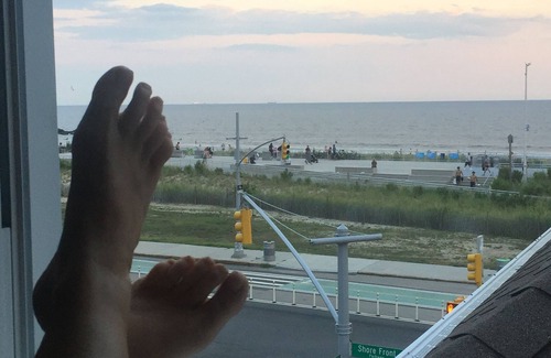 Queens Apartment | Light-Filled Apartment with Beach Views