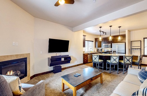 Bear Hollow Village Condo | Light-filled condo near Canyons Village with mountain view, pool & hot tubs