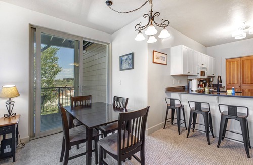 Kimball Junction Condo | Light-filled condo with heated pool & hot tub, near shopping & skiing