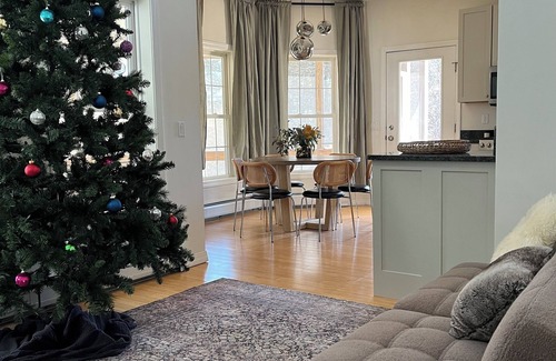 West Stockbridge House | Light-filled family home. Book now for the summer!