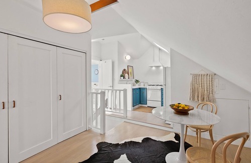 Northside Apartment | Light-filled loft retreat in famed Gourmet Ghetton