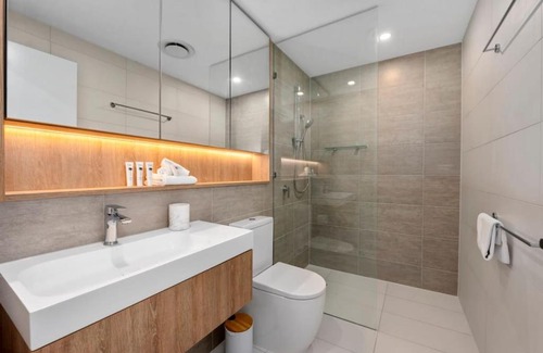 Broadbeach Apartment | Light Filled Luxury Residence 2 Bed 2 Bath Apt Next to Casino Broadbeach
