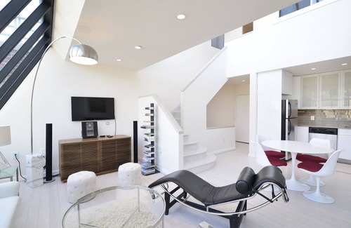 Georgetown Apartment | Light Filled Modern Apartment In The Heart Of Georgetown, Walk To Everything