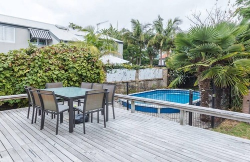 Remuera House | Light-filled Newly Renovated 3 Bedroom Villa in Remuera