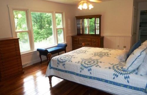 Edinburg House | Light Of The Valley River House