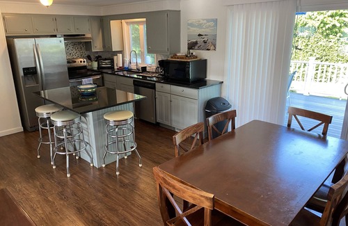 Bonnet Shores House | Light & Open Family Beach House Short Walk to Kelly Beach