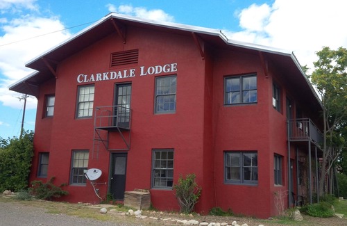 Clarkdale Apartment | Light, space, and mountain views