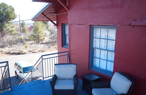 Clarkdale Apartment | Light, space, and mountain views