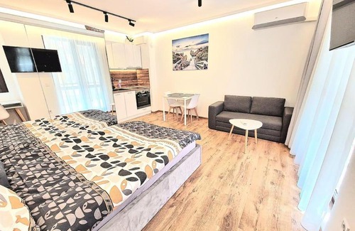 Odesos Apartment | Light Studio
