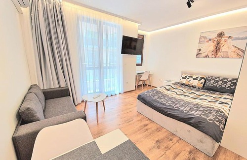 Odesos Apartment | Light Studio