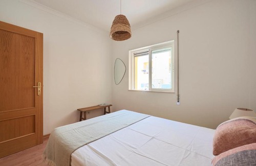 Local da Parvoice Apartment | Lightful Refuge on the River Front, By TimeCooler