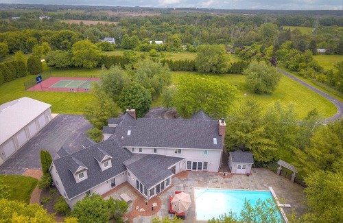 Saukville House | Lighthouse | 9BR Resort · Pool · Arcade · Hot Tub
