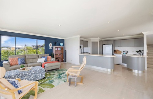 Emerald Beach House | Lighthouse at Emerald Beach – Relax, Reconnect, and Recharge