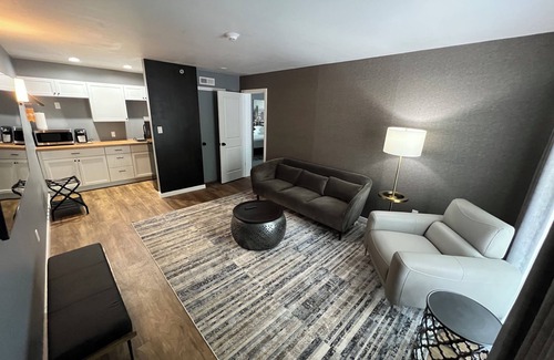 Hannibal Apartment | Lighthouse Inn & Suites