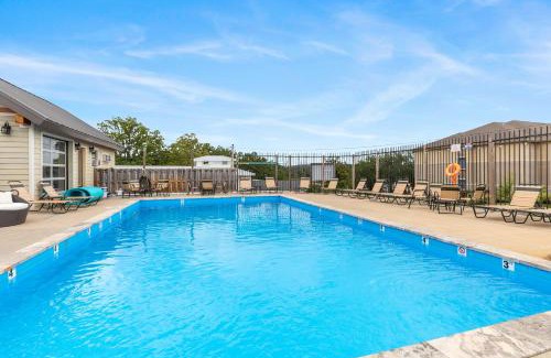 Kimberling City Apartment | Lighthouse Lodge - 1 bedroom Lake View - 15 Min to
