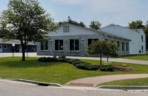 Mackinaw City Hotel | Lighthouse View Motel