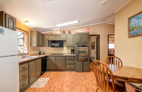 Uvalde House | Lightning Bug Springs Retreat