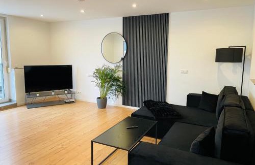 Wenden Apartment | LIGHTPLACE Große Unterkunft 3 Schlafzimmer Boxspring Smart TV Biergarten Restaurant