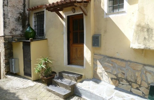 Artallo House | Ligurian rustico, surrounded by olive groves, 10 minutes from the sea.