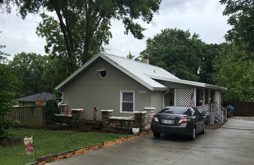 Independence House | Like visiting Grandma! 2 Bedroom Home near Kansas City stadiums.