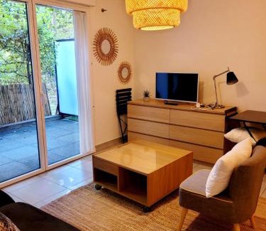 Waldeck-Sully Apartment | Lil Bretech - T2 avec terrasse, parking et WiFi