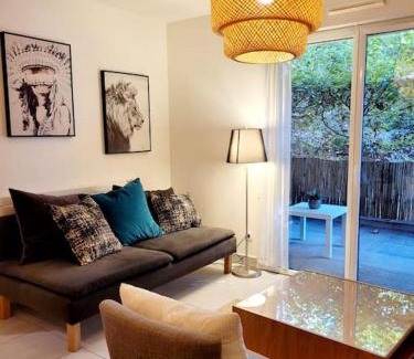 Waldeck-Sully Apartment | Lil Bretech - T2 avec terrasse, parking et WiFi