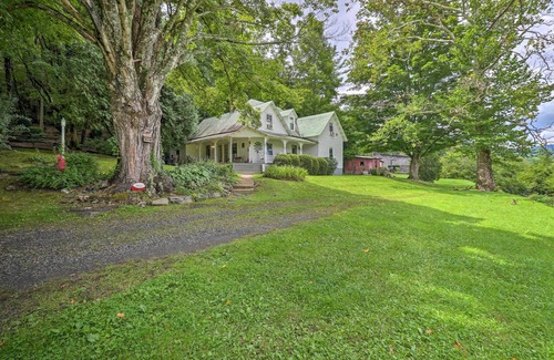 West Jefferson Cottage | 'Lil Red Hen' Cottage in the Boone Area w/Hot Tub