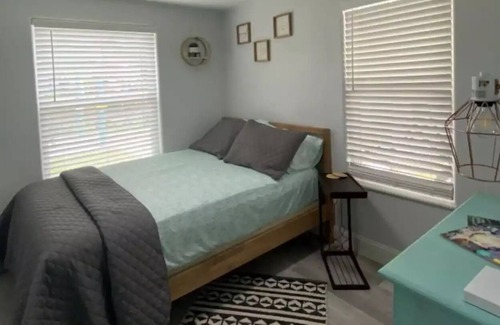 Weeki Wachee Gardens House | Lil Rustic Riverhouse Weeki Wachee Canal wboatdock