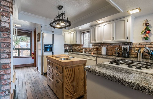 Skyland House | Lilac Lodge at Skyland with Private Hot Tub and Lake Views, Sleeps 10