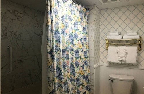 Mackinac Island Hotel | Lilac Tree Suites