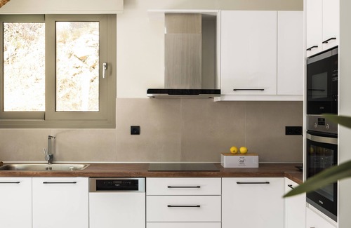 Lakones House | Lilium can sleep up to 2 adults and 2 children until 12 years Old