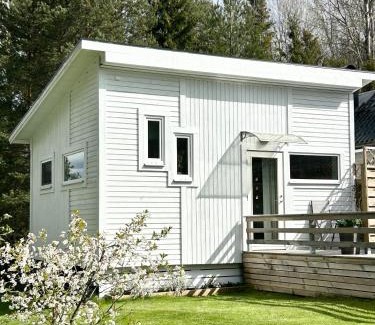 Orebro Bed & Breakfast | Lilla huset Bed & Breakfast - countryside guesthouse, free parking